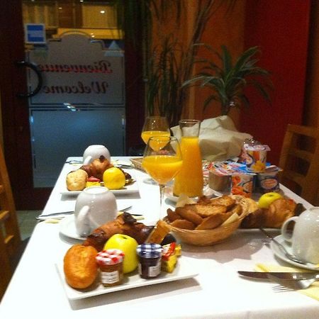 Hotel Le Pasteur ลา คูร์เนิฟ ภายนอก รูปภาพ